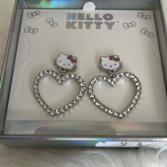 🆕 Hello Kitty Heart Dangle Drop Earrings Rhinestone - Picture 2 of 3